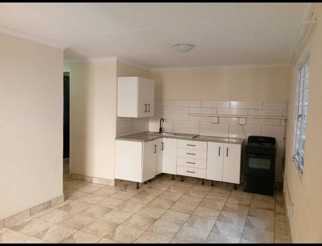 2 BEDROOM PROPERTY TO RENT IN CYRILDENE